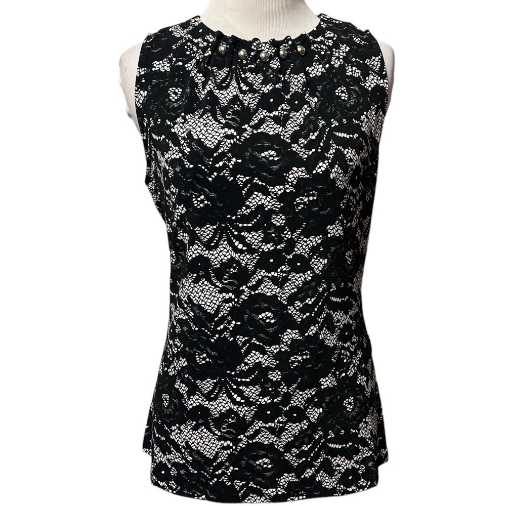 White House Black market, sleeveless black and white printed top, stretchy, new